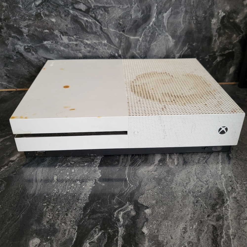 Microsoft Xbox One s white console